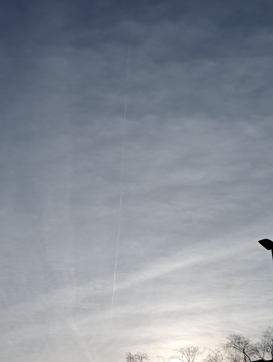 Lavante21575499's tweet image. The Netherlands, November 6th. Heavy spraying again. They&apos;ve been at it all night and continue dumping their poison on us during the day. This really needs to end. #GEOENGINEERING #HAARP #DOPPLER #NEXRAD #EISCAT  😷🤮💀☠️💩