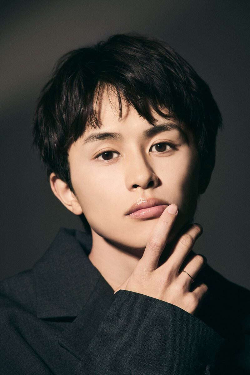 🟩 30代、深みを増す草川拓弥の現在地──

「#地獄は善意で出来ている」主演に聞く
演技への向き合い方、仲間とのつながり

🩶シューヤの絶賛にアンサー
💜「あの空気感は安心します」
居心地のよさ感じるのは

▼詳細・📸撮り下ろしカット
natalie.mu/music/news/647…

#超特急 <a href="/sd_bt/">超特急 OFFICIAL</a> @takunico_staf