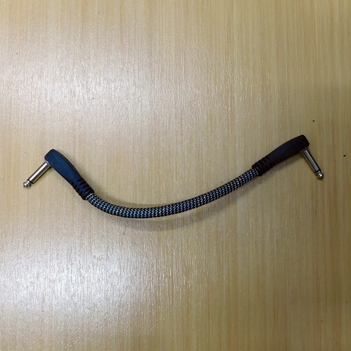 MARUYAHiroshima's tweet image. VOVOX sonorus
25cm L-L パッチケーブル⚡（スイス製🇨🇭）
高純度銅＆ソリッドコア構造で極上の透明感✨
ボード内の音質ロスを最小限に🎛️
プロ愛用のハイエンドケーブル🎶 

★詳細はホームページで★
hiroshima-maruya.com/products/goods…

#VOVOX #ケーブル #パッチケーブル #エフェクターボード #マルヤ