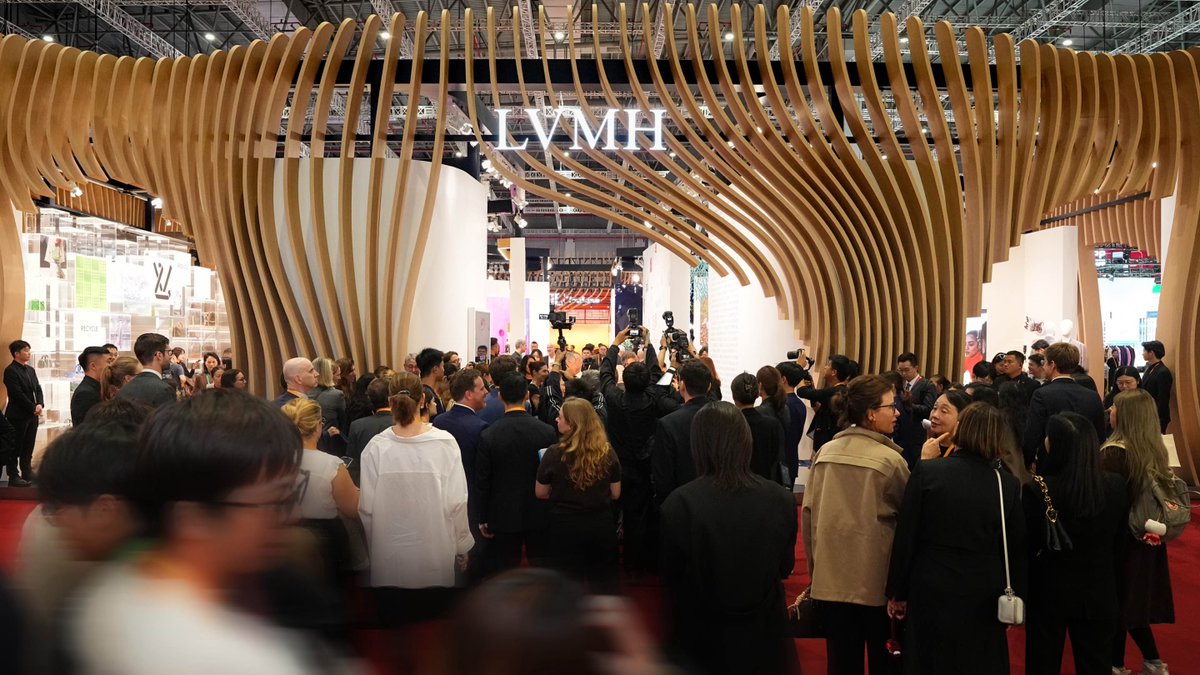 LVMH's tweet image. Following the celebration of 60 years of diplomatic relations between France and China, LVMH reaffirms its long-term partnership and friendship with China through its 6th year of participation at the China International Import Expo (CIIE) in Shanghai.

Learn More:…