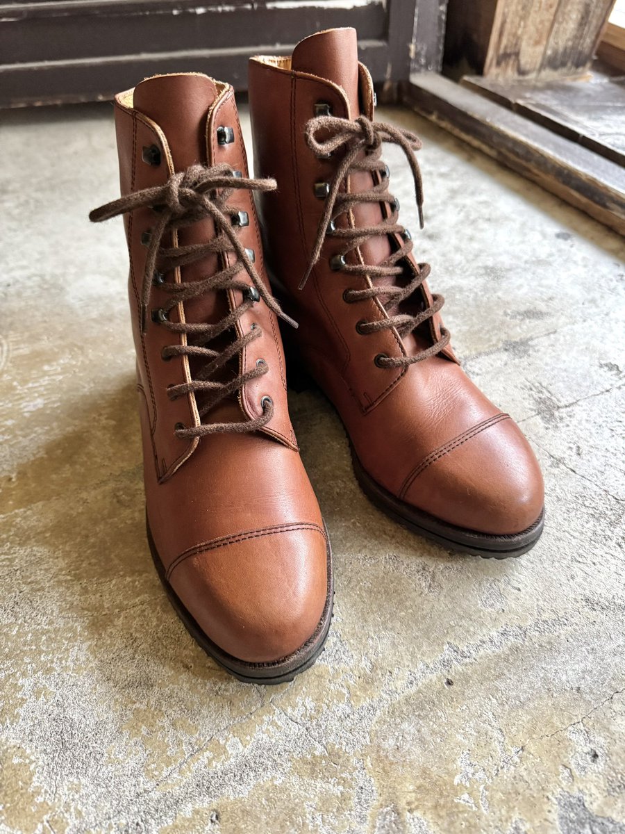 lightcave_alice's tweet image. ブラウン レースアップブーツ