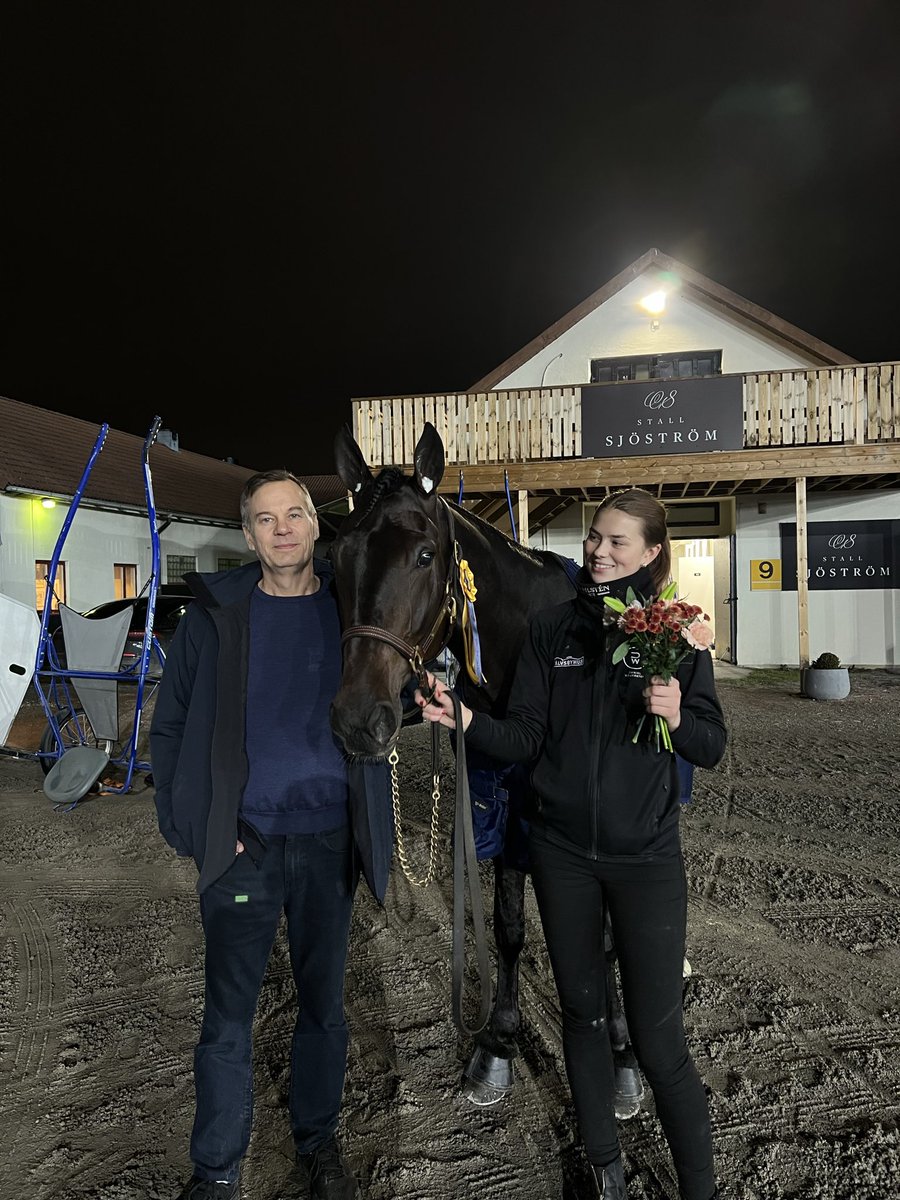 Solvalla 5 november vinnare lopp 6 Stall Courant Solvallaserien, Diablo!

Segertid: 12,4a 2140m
Ägare: Stall Ofcourse
Skötare: Ebba Karbelius