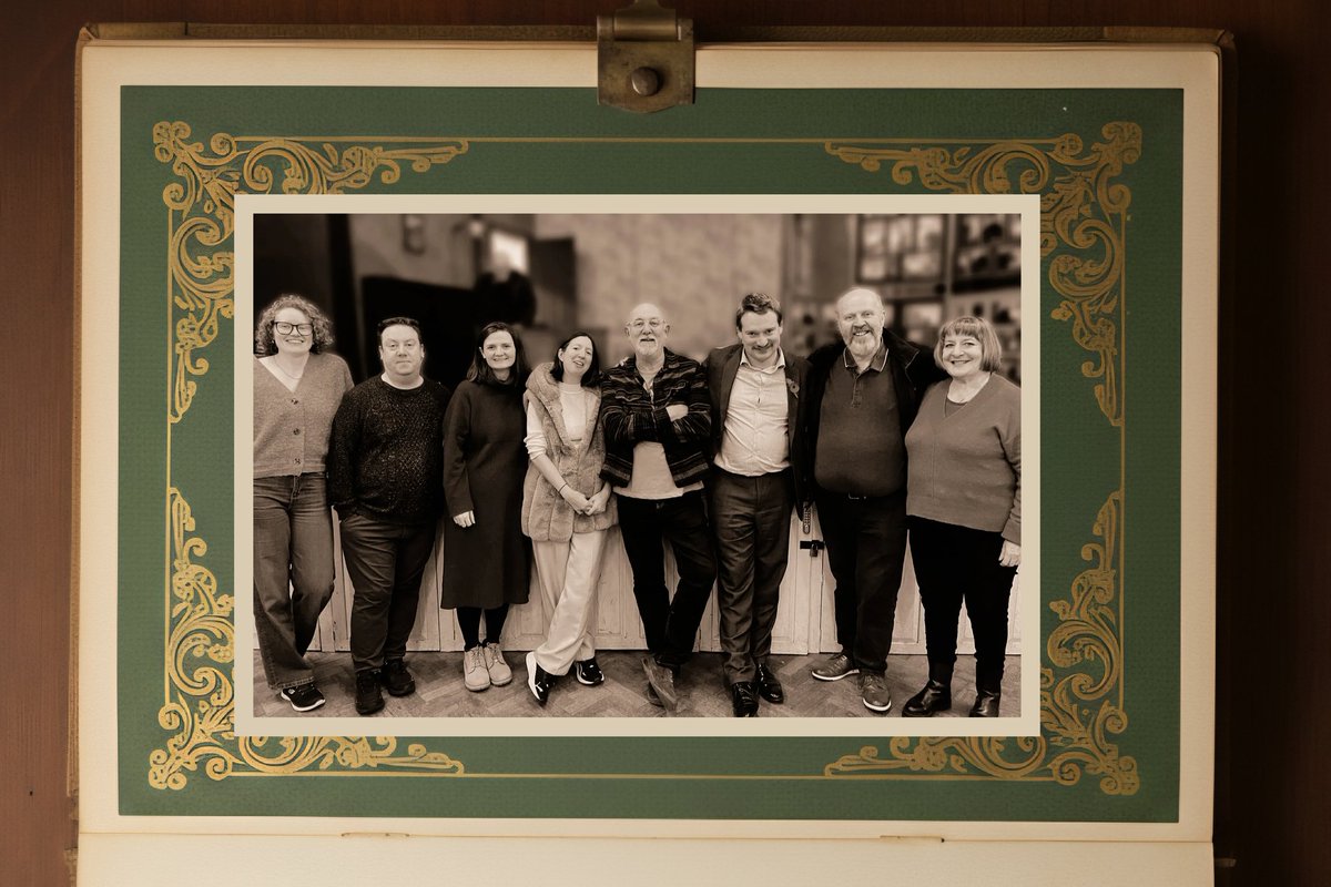 AlexPlayersSE7's tweet photo. We gaslit ourselves after Saturday night’s final performance and completely forgot to take our traditional cast and crew photo! 😅

Luckily, tonight’s post-play debrief was the perfect opportunity to snap that memory. 📸

#Gaslight #PatrickHamilton https://t.co/pMGKQc43lR