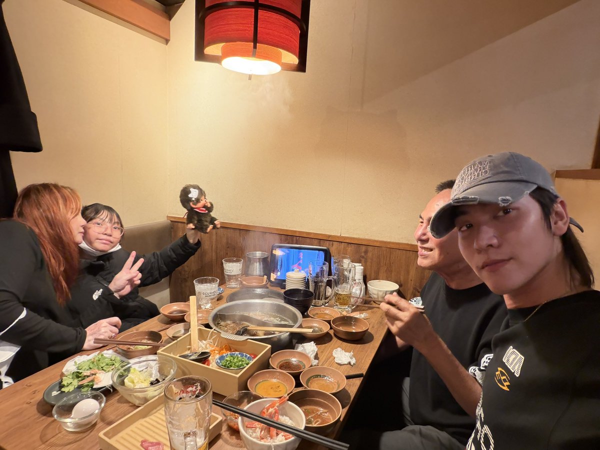 ปีนี้ได้พาคุณพ่อคุณแม่น้องสาวไปเที่ยว ญป ด้วยยย ครั้งแรกของทุกคนเลยย คุณพ่อคุณแม่ไม่กล้าทานเนื้อเลย ให้ลองดู สรุป โหอร่อยขนาดนี้เลยหรอลูก น้ำตาคนเป็นลูกอะเนาะ 🥹🥹