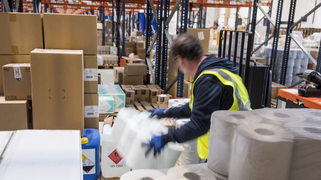 force_ouvriere's tweet image. #Emploi : les contrats précaires en nette hausse.

Ds le #privé, les #embauches ont ↗️ de 1,1% au 2e trimestre par rapport au 1er trimestre. Mais elles sont tirées par les embauches en #CDD, qui ont progressé de 1,5% au 2nd trimestre, et non par les #CDI &amp;gt;&amp;gt;force-ouvriere.fr/emploi-les-con…