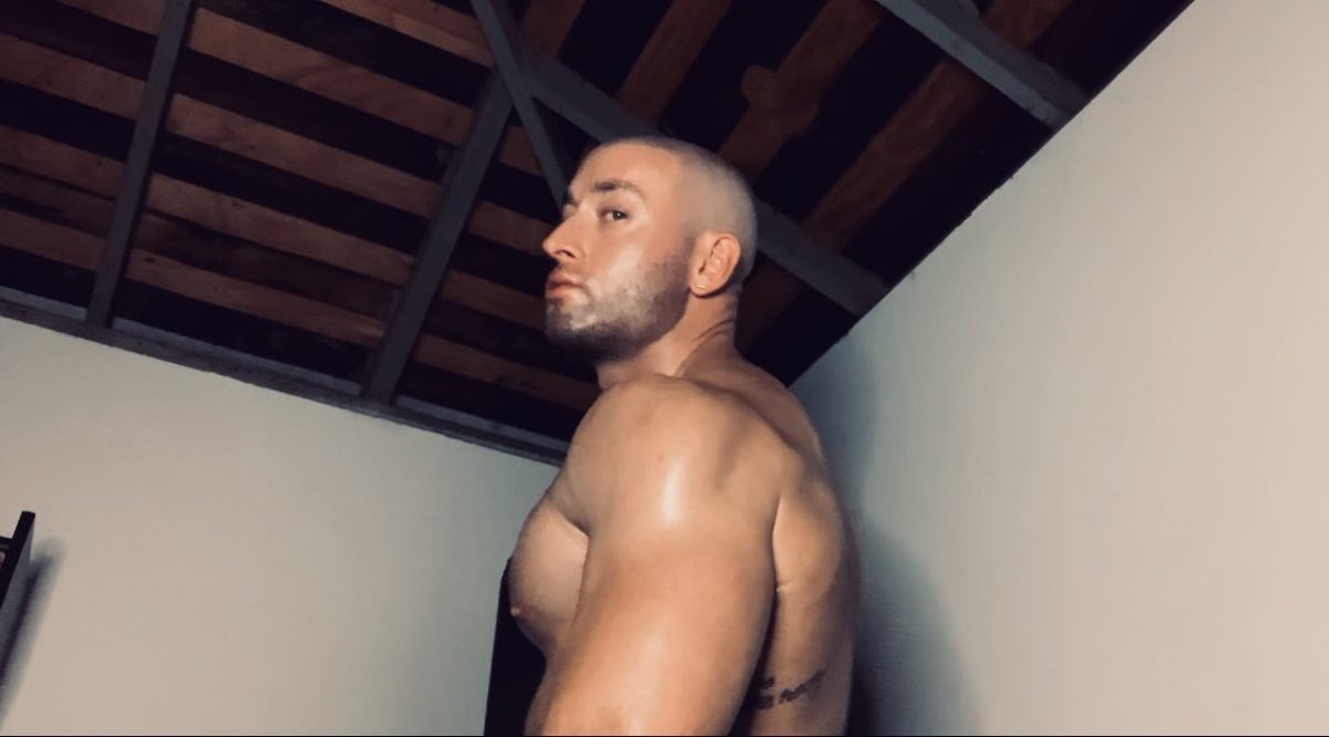 _MuscleMatt's tweet image. Venmo me $5 if you love and appreciate the dedication and hard work it takes to build a hard-earned MALE MUSCLE BODY! this shit don’t come easy!  Venmo: MMAtthew1