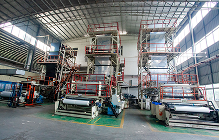 GuangdongNb's tweet photo. At NB Technology, we ensure every protective film meets the highest standards from the very beginning. 💡 
#ProtectiveFilm #FilmBlowing #NBTechnology #IndustrialManufacturing #QualityControl #AdvancedEquipment #B2BProducts #SurfaceProtection #HighPerformanceFilm https://t.co/vd3Sspxqet