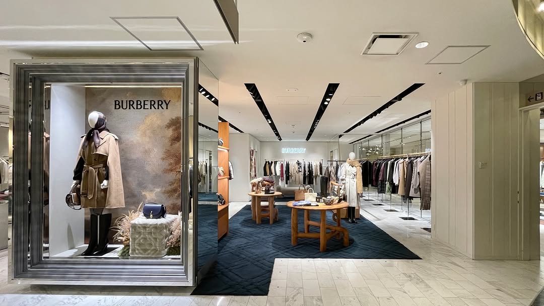 cppluxury's tweet image. BURBERRY opens new pop-up and Scarf Bar in Tokyo at Isetan

#Burberry #Tokyo #Isetan #ScarfBar #luxuryfashion #luxuryaccessories #luxuryretail #luxurypopup @Burberry