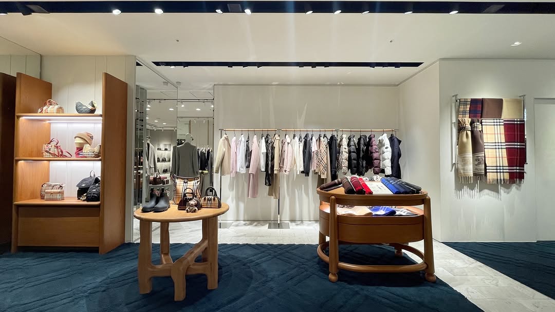 cppluxury's tweet image. BURBERRY opens new pop-up and Scarf Bar in Tokyo at Isetan

#Burberry #Tokyo #Isetan #ScarfBar #luxuryfashion #luxuryaccessories #luxuryretail #luxurypopup @Burberry