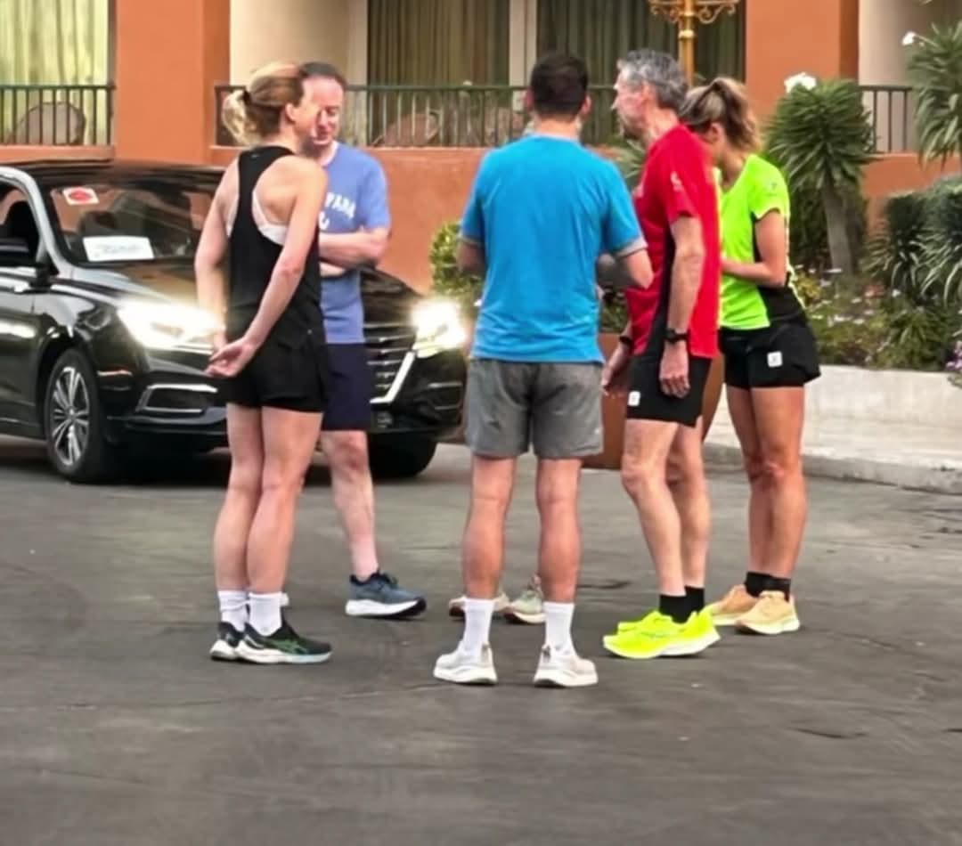 رؤساء وزراء هولندا و بلجيكا وزوجاتهم من احد شوارع القاهرة
#تحيا_مصر 🇪🇬