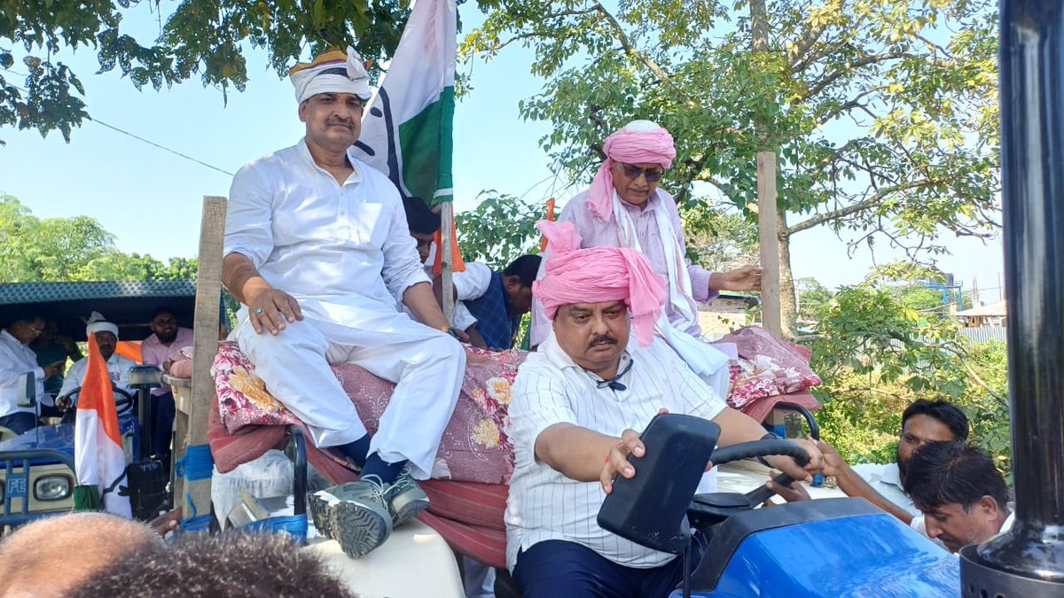 DrMdJawaid1's tweet photo. Joined farmers tractor rally in #Pothia today, led by Dubri @INCIndia MP @rakibul_inc dada, in support of Congress candidate Kamarul Huda sb.
#BiharElection2025
#Kishanganj
#RahulGandhi https://t.co/sjtMoBbhyh