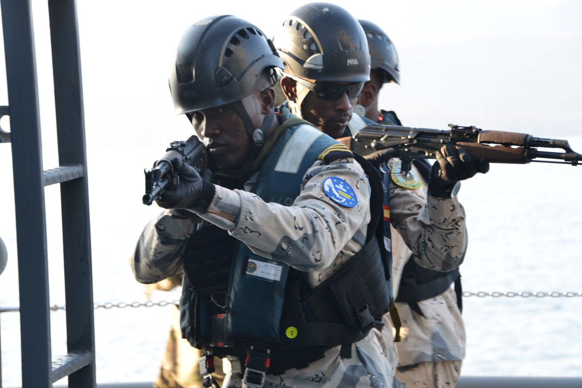 令和7年10月28日、第58次派遣海賊対処行動航空隊（#DAPE）及び第51次派遣海賊対処行動水上部隊（#DSPE）は、ジブチ港周辺海域にてEUNAVFOR及びジブチ海軍との共同訓練（DORALEHⅡ）に参加しました。派遣海賊対処行動部隊は、高い士気と旺盛な責任感を持ってアデン湾、アラビア海の航海の安全と地域の安