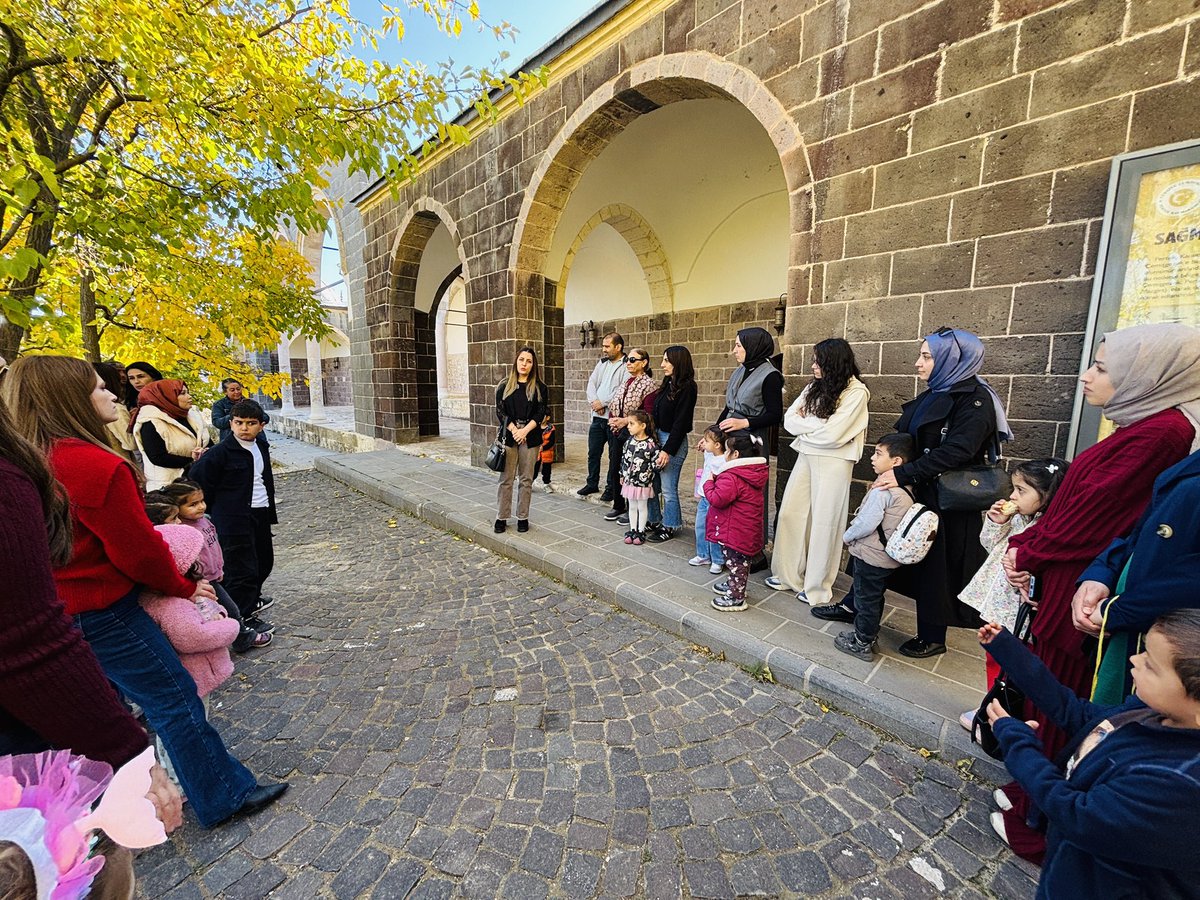 📚Anafatma Anaokulundan Tarihi ve Kültürel Değerlerle Yoğrulmuş Bir Eğitim Yolculuğu! 🌿

“Ailemle Eğitim Yolculuğum” ve "Okul Dışı Öğrenme Ortamları"  projeleri kapsamında Anafatma Anaokulu öğretmen, öğrenci ve velilerimiz; Pertek ilçemizde 1555 yılında yapımı tamamlanan tarihî