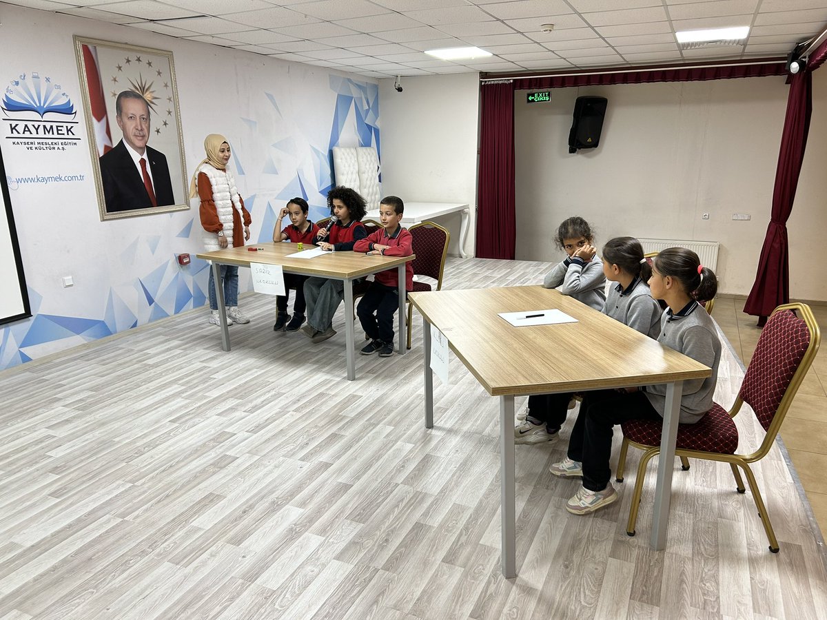 10 Kasım Atatürk’ü Anma Günü etkinlikleri kapsamında, ilkokullar arası bilgi yarışması Sarız Kadın ve Gençlik Merkezinde gerçekleştirildi. 🇹🇷
Şube Müdürümüz Sn. Yunus CENGİZ, yarışmaya katılan öğrencilerimize teşekkür ederek, başarılarının devamını diledi.