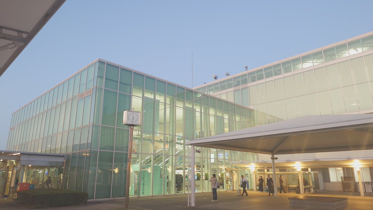 今月は今日から出張が続きます。
北九州（小倉）を皮切りに、博多、熊本、その次はドイツ、熊本、姫路。

東京にいるのはわずか10日。
なかなかにハードなスケジュールですがこれができるのも中央事業所が私が外にいても自走できるようになった効果。
とは言え、営業スタッフを強化したいです(^_^;)