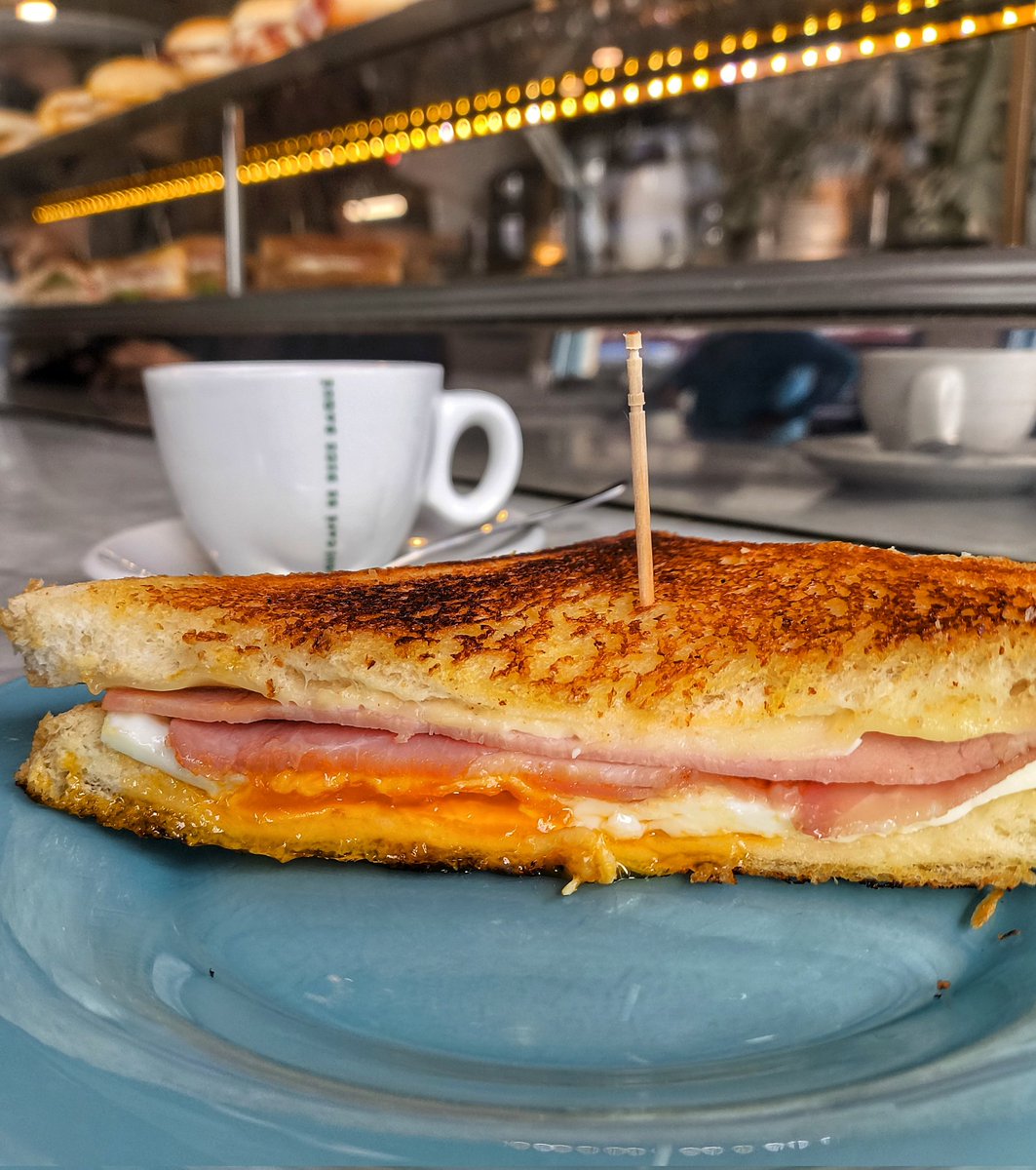 Gille_RM's tweet photo. Diruak ez du zoriontasuna erosten, baina errazten du
#Euskalherria #Bilbo #kafea #Sandwich #Arrautza #Gazta #Bacon #Hirugiarra https://t.co/hzwRGXtgDp