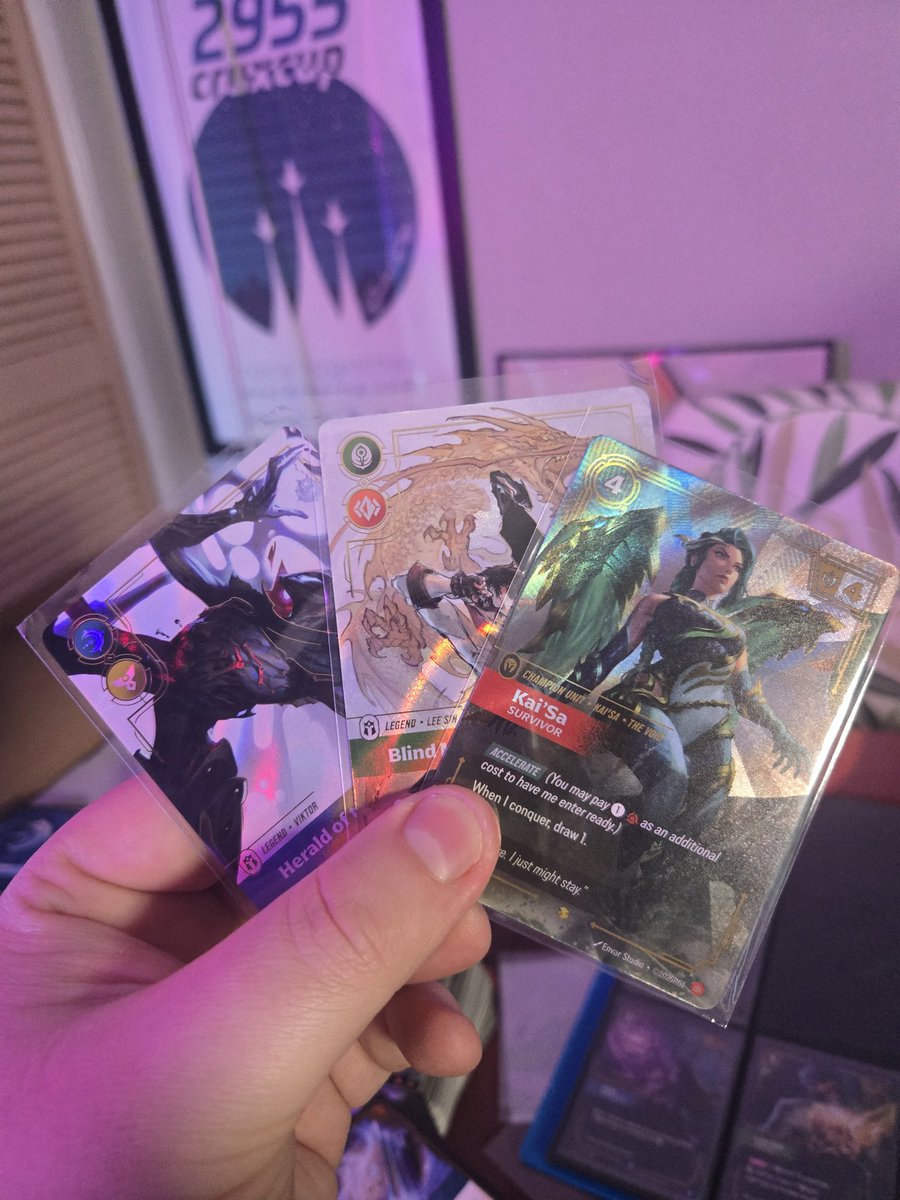 Well my case of #Riftbound is cracked and I'm sorting already. Only missing 2-3 epics, and these were my biggest hits otherwise! The overnumbereds look absolutely stunning!