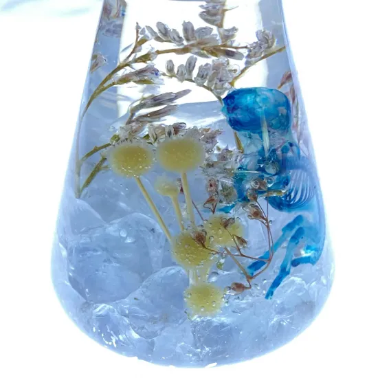 CHIROPTeRE_osk's tweet photo. 通販掲載作品のご紹介

Crystallum様@YTL_specimen 
【フラスコアクアリウム（30 mL）】
 ハツカネズミ × セレスタイト

澄んだセレスタイトの上に佇む、小さなハツカネズミ。
フラスコの中に閉じこめた、小さな空と夢のアクアリウムです。 https://t.co/SFdfIcxUy2
