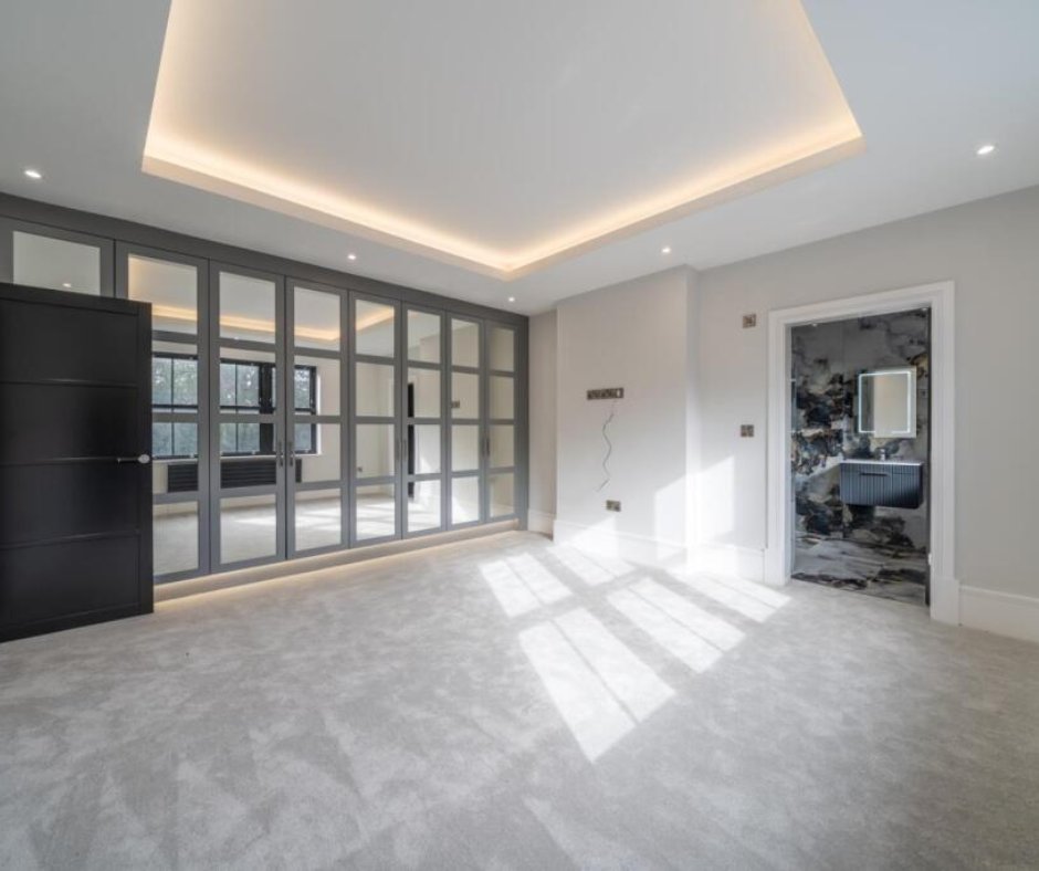 🔥 For Sale | Derby Road, Formby
Offers in Region of £3,000,000

rightmove.co.uk/properties/168…

Set on just under ½ an acre.

🖤 Meiger kitchen
🛏️ 5 bedrooms
🏋️ Glass walkway to home gym 
🛗 Lift access
🌿 Large rear garden

 📲 DM us to arrange your viewing.

#Formby #Freshfield