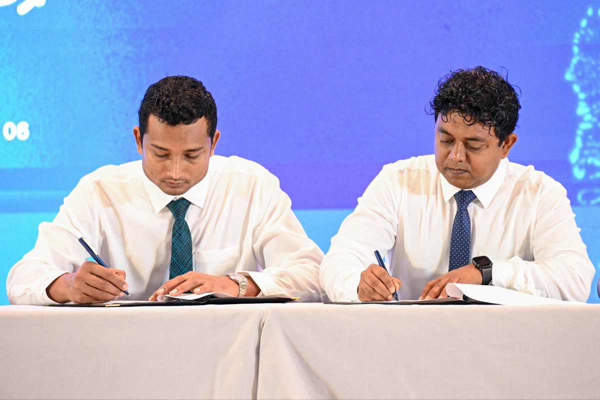 MoHmv's tweet image. Ministry of Health has signed 31 health facility projects worth MVR 359.2 million. @MoFmv 
#PSIP