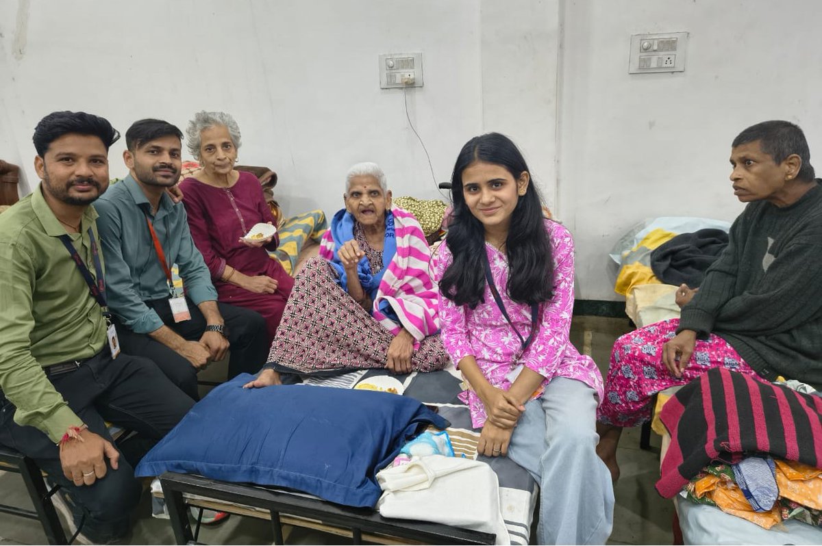 enoahisolution's tweet image. Spreading smiles beyond work 🌼

As part of eNoah’s Employee Birthday Celebration (EBC), our team visited #Ashanjali Old Age Home, sharing time, care &amp;amp; joy with its residents.
Celebrating employees while giving back

#eNoah #EBC #CSR #GivingBack #CommunityCare #SocialImpact