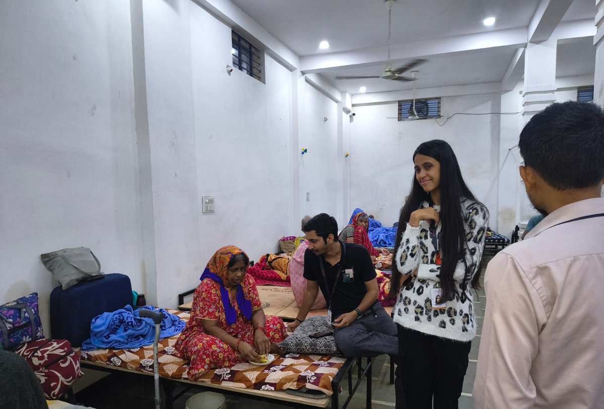 enoahisolution's tweet image. Spreading smiles beyond work 🌼

As part of eNoah’s Employee Birthday Celebration (EBC), our team visited #Ashanjali Old Age Home, sharing time, care &amp;amp; joy with its residents.
Celebrating employees while giving back

#eNoah #EBC #CSR #GivingBack #CommunityCare #SocialImpact