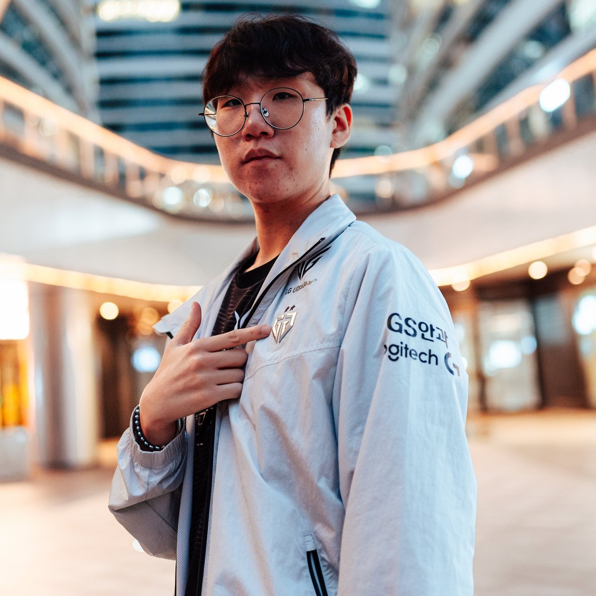 Uzi 🇨🇳 has chosen Ruler 🇰🇷 as his ADC GOAT 

✅ Rekkles ❌ Doublelift  
✅ Rekkles ❌ Doggo  
✅ Gumayusi ❌ Rekkles  
✅ Gumayusi ❌ GALA  
✅ Ruler ❌ Gumayusi  
✅ Ruler ❌ JackeyLove  
✅ Ruler ❌ Imp  
✅ Ruler ❌ Viper 
✅ Ruler ❌ Deft 
✅ Ruler ❌ Uzi  

via <a href="/lolesports/">LoL Esports</a>