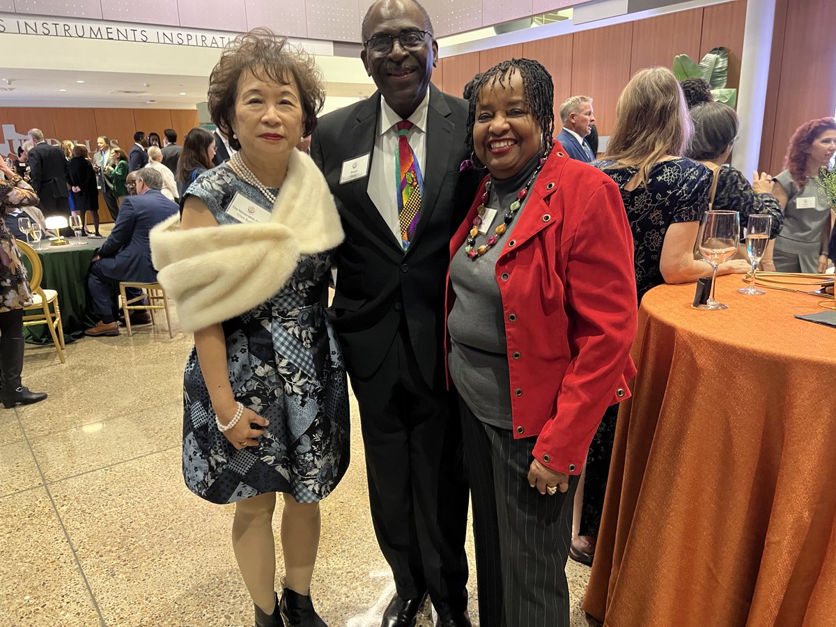 AngieChenButton's tweet image. Last night, we celebrated the @UT_Dallas Jindal School of Management&apos;s 50 years of excellence! It was a great night that inluded a visit with a UTD McDermott scholar who I first met on his visit to the State Capitol and a chance to catch up with one of my own former professors.