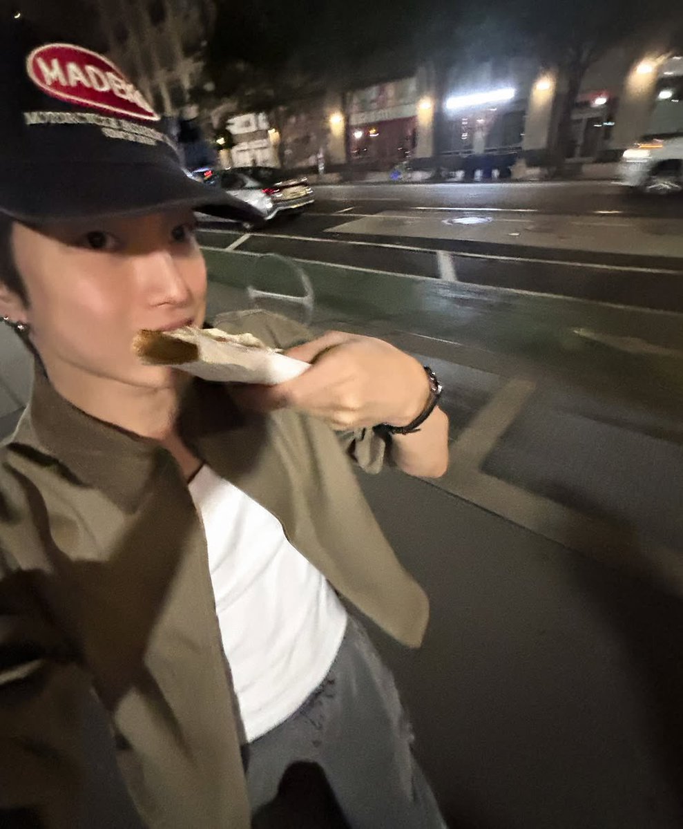 จะ 100 วัน หรือ 1,000 วัน หรืออีกกี่หมื่นวันข้างหน้าก็ขอให้อยู่ด้วยกันแบบนี้ไปยาวๆเลยนะ ขอบคุณซึงฮันที่กลับมาหาทุกคนอีกครั้ง ขอบคุณที่ตั้งใจทำผลงานดีๆออกมาอย่างเต็มที่ ของขวัญที่ดีที่สุดคือได้เห็นซึงฮันใช้ชีวิตอย่างมีความสุขนะ รักแกมาก 🥹🫶🏻

#데뷔백일_오케이간다승한