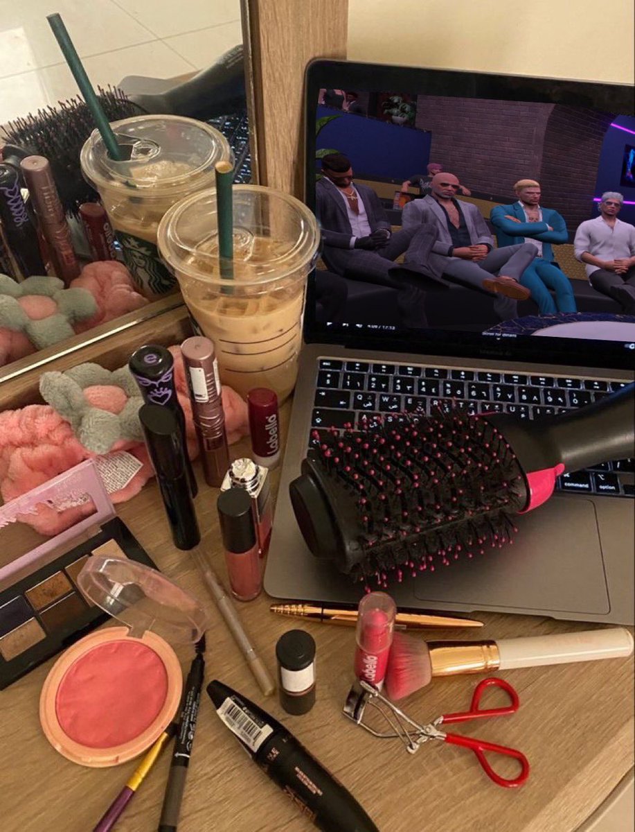 Alemooon07's tweet image. girl therapy