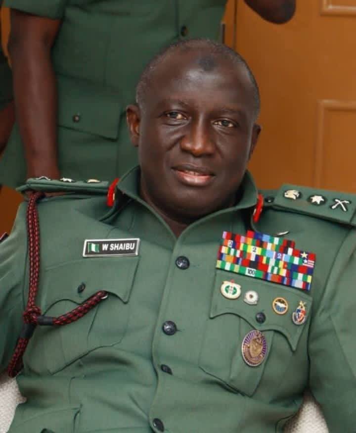 WISEWISDOM_2022's tweet image. MEET THE THREE LT. GENERALS IN THE NIGERIAN ARMY 

LT GENERAL EAP UNDIANDEYE - CHIEF OF DEFENCE INTELLIGENCE (39RC)

LT GENERAL AB IBRAHIM - IMMEDIATE PAST CHIEF OF  POLICY AND PLANS (ARMY) (39RC)

LT GENERAL W SHIABU - CHIEF OF ARMY STAFF (41RC)