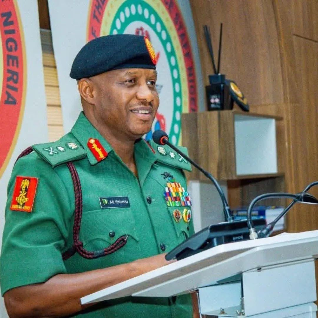 WISEWISDOM_2022's tweet image. MEET THE THREE LT. GENERALS IN THE NIGERIAN ARMY 

LT GENERAL EAP UNDIANDEYE - CHIEF OF DEFENCE INTELLIGENCE (39RC)

LT GENERAL AB IBRAHIM - IMMEDIATE PAST CHIEF OF  POLICY AND PLANS (ARMY) (39RC)

LT GENERAL W SHIABU - CHIEF OF ARMY STAFF (41RC)