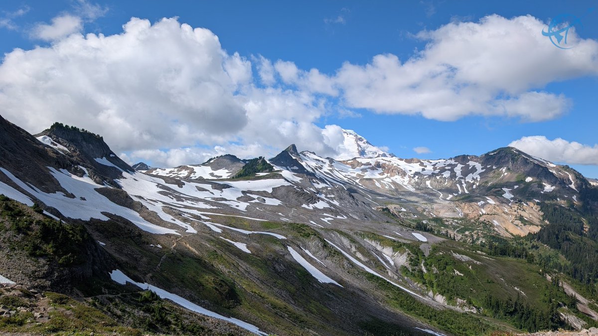 divewisely's tweet photo. High above the North Cascades at Artist Point, Washington, part of the Ptarmigan Ridge Trail near Mount Baker. 🏔️✨ A 9-mile round trip filled with snow patches, volcanic peaks, and those crisp alpine winds that make every climb worth it! 🌲
#Washington #MountBaker #ArtistPoint https://t.co/NYzOn3P0Ym