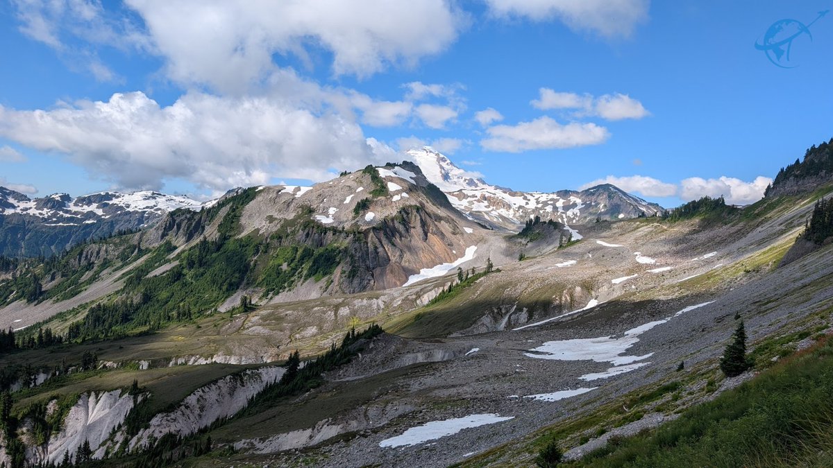 divewisely's tweet photo. High above the North Cascades at Artist Point, Washington, part of the Ptarmigan Ridge Trail near Mount Baker. 🏔️✨ A 9-mile round trip filled with snow patches, volcanic peaks, and those crisp alpine winds that make every climb worth it! 🌲
#Washington #MountBaker #ArtistPoint https://t.co/NYzOn3P0Ym