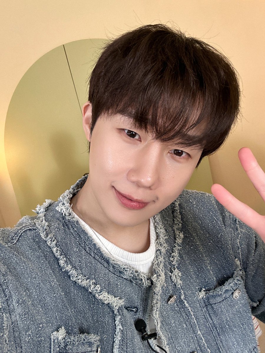 KSK_official's tweet image. [📸] 

2025.11.06
@ 유튜브 &amp;lt;재친구&amp;gt;

갑차기스러운데
재친구 볼 시간 돼?

이번 주 힘을 얻을 수 있거든요! 🫶🏻 ͗ ͗ ͗💓

#김성규 #KIMSUNGKYU
#유튜브 #재친구 #Jaefriends
#뮤지컬 #데스노트 #DEATHNOTE