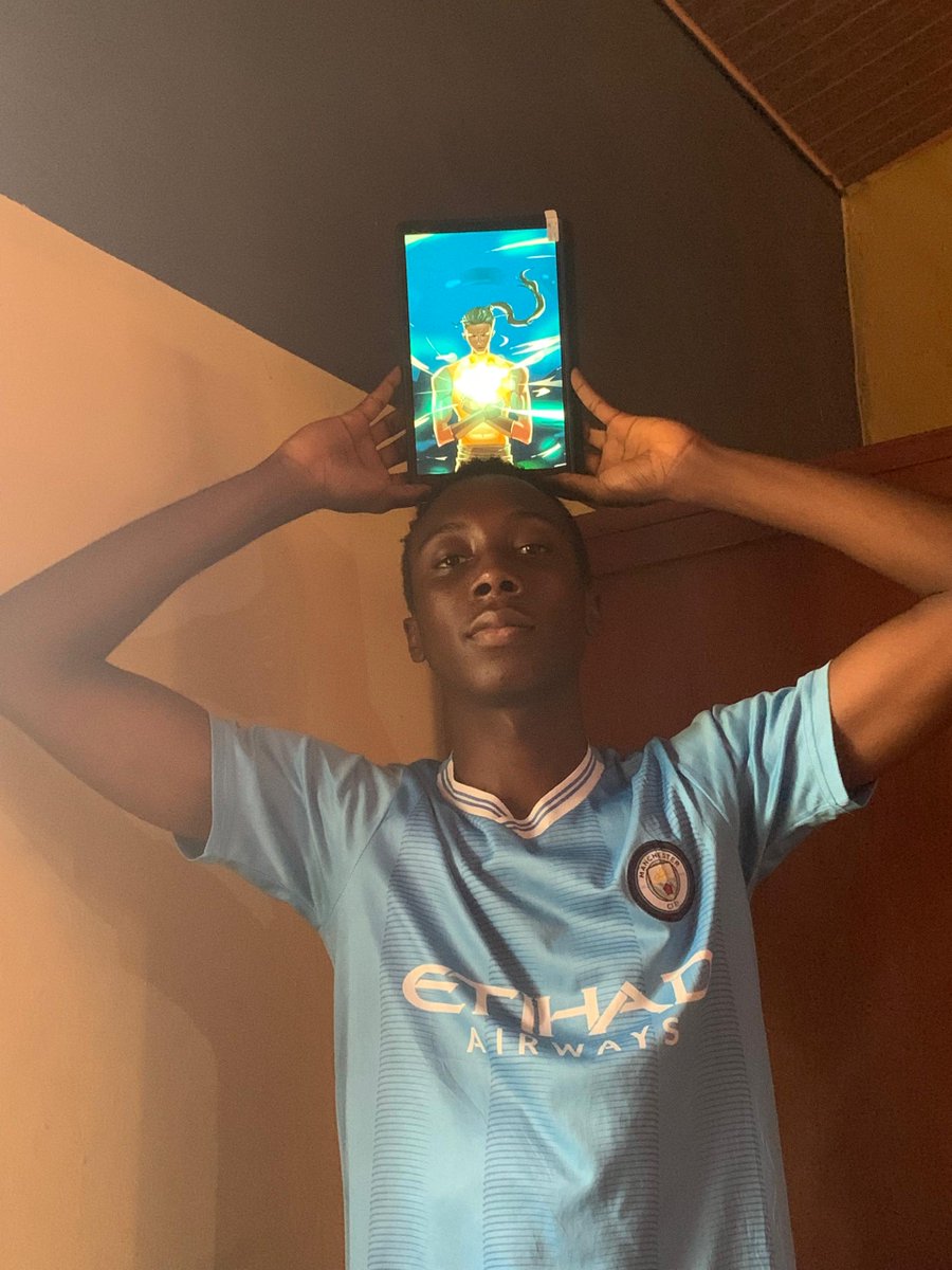 lumine_designs's tweet image. It&apos;s a great day to carry my work on my head😌