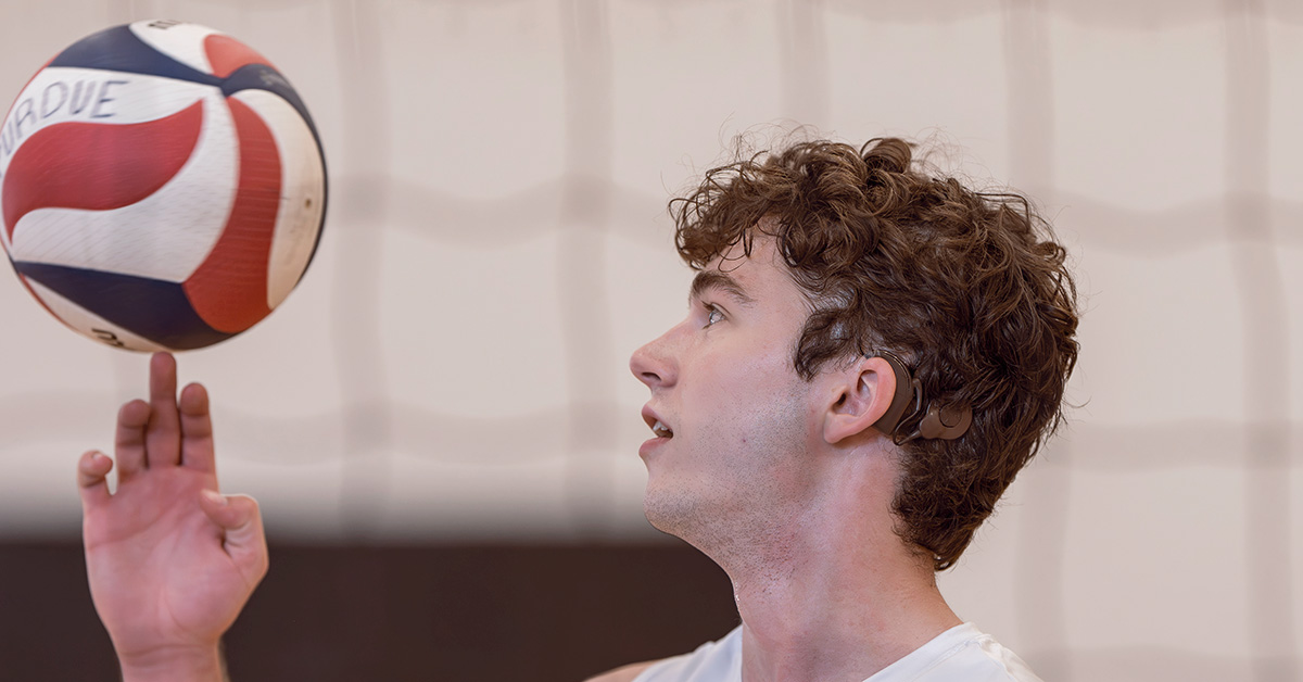 PurdueEngineers's tweet image. Cullen Bradley (CompE &apos;25) was fully deaf by age 3. In seventh grade, he tried out for his middle school&apos;s boy&apos;s volleyball team and didn&apos;t make it. In eighth grade, he tried again and was rejected once more. Most students would have moved on to something else.

The recent…