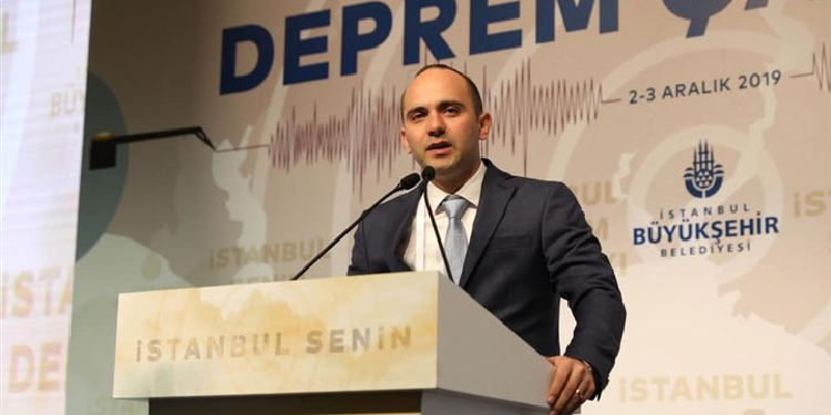 İstanbul 13. Ağır Ceza Mahkemesi, Gezi tutuklusu Tayfun Kahraman hakkında Anayasa Mahkemesi'nin (AYM) verdiği hak ihlali kararı üzerine yapılan yeniden yargılama talebini reddetti.

Anayasa'nın 153. maddesine göre Anayasa Mahkemesi kararları yasama, yürütme ve yargı organlarını,