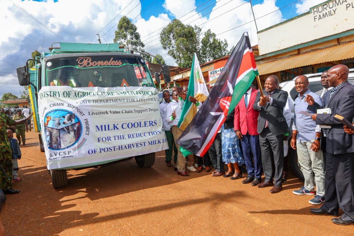 StateDeptAgriKe's tweet image. The CS also flagged off 13 new milk coolers for Embu County to support 3,900 #farmers and aggregate 25,000 litres of milk daily.
He reaffirmed that #Agriculture issues must be addressed through policy, unity, and quality. #DairyDevelopment #KenyaAgriculture