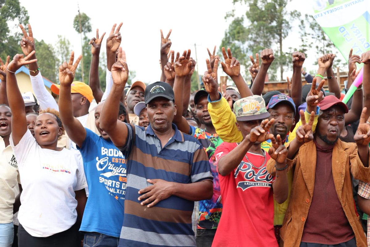 StateDeptAgriKe's tweet image. The CS also flagged off 13 new milk coolers for Embu County to support 3,900 #farmers and aggregate 25,000 litres of milk daily.
He reaffirmed that #Agriculture issues must be addressed through policy, unity, and quality. #DairyDevelopment #KenyaAgriculture