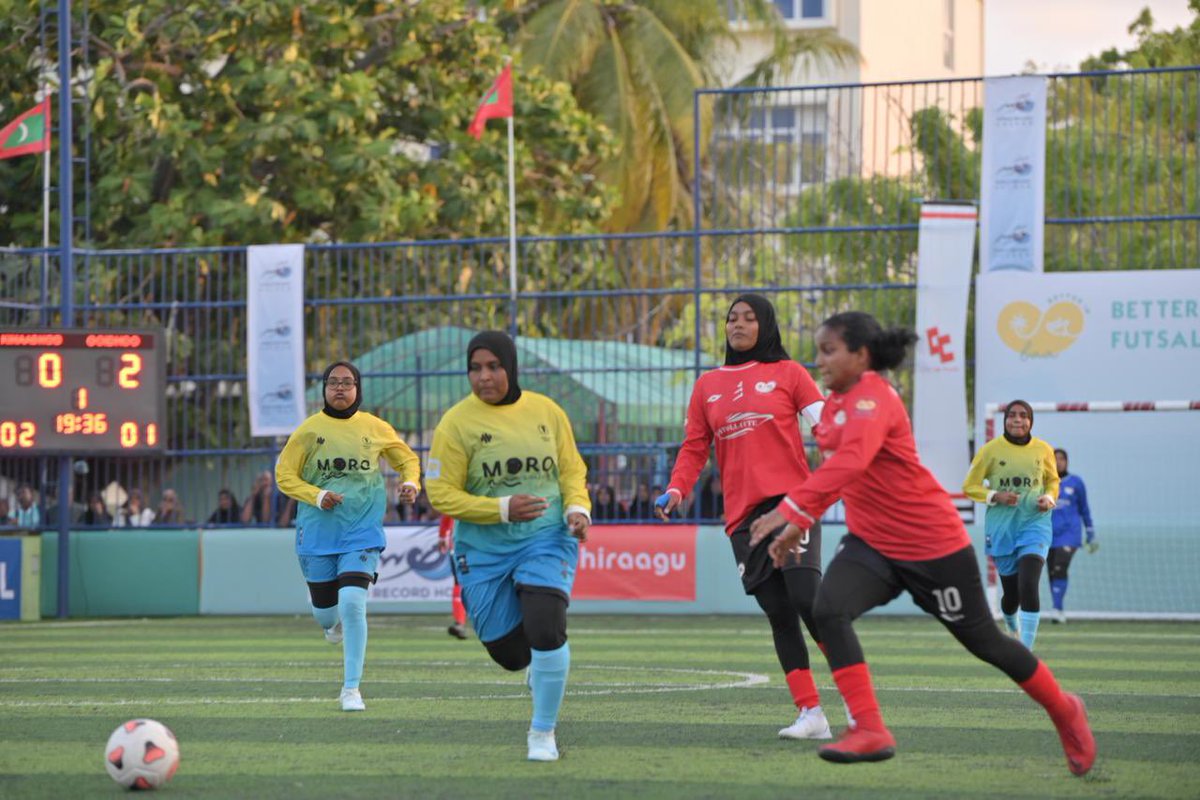 “ބެޓަރ އިން ބާ ފުޓްސަލް ފިއެސްޓާ 2025” ހުޅުވުމުގެ ރަސްމިއްޔާތު ޝަރަފުވެރި ކޮށްދިނުމަށް އަޅުގަނޑަށް ދަޢުވަތުދެއްވިކަމަށްޓަކާ ބ. އަތޮޅު ކައުންސިލުގެ ރައީސް <a href="/afrahBraees/">Ahmed Afrah</a> އަށާއި ހުރިހާ ކައުންސިލަރުންނަށް ވަރަށް ބޮޑަށް ޝުކުރު ދަންނަވަން. އަދި ވިދާޅުވި މަރުޙަބާއަށާއި އަދާކޮށްދެއްވި