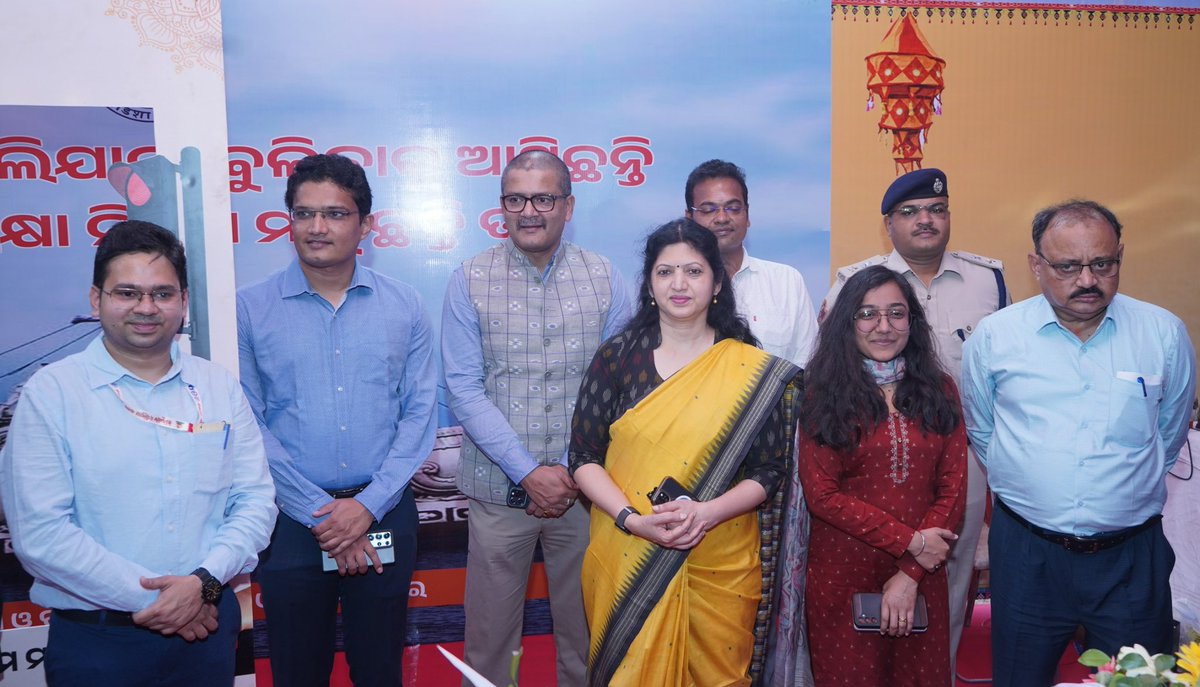 CTOdisha's tweet image. From roads to rivers — safety begins with awareness.

 Principal Secretary Smt @ushapadhee1996, inaugurated the #ComeHomeSafe stall at #Baliyatra, inspiring visitors to drive safe, stay alert &amp;amp; value life.

@CMO_Odisha @IPR_Odisha @CMCCuttack