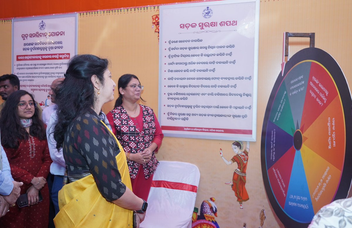 CTOdisha's tweet image. From roads to rivers — safety begins with awareness.

 Principal Secretary Smt @ushapadhee1996, inaugurated the #ComeHomeSafe stall at #Baliyatra, inspiring visitors to drive safe, stay alert &amp;amp; value life.

@CMO_Odisha @IPR_Odisha @CMCCuttack