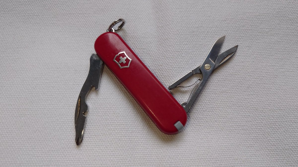 HigonokamiF's tweet photo. VICTORINOX JETSETTER
ケータイにぶら下げてます。
ほぼ使用してない。

#VICTORINOX　＃ビクトリノックス https://t.co/YqUpFp8VXP