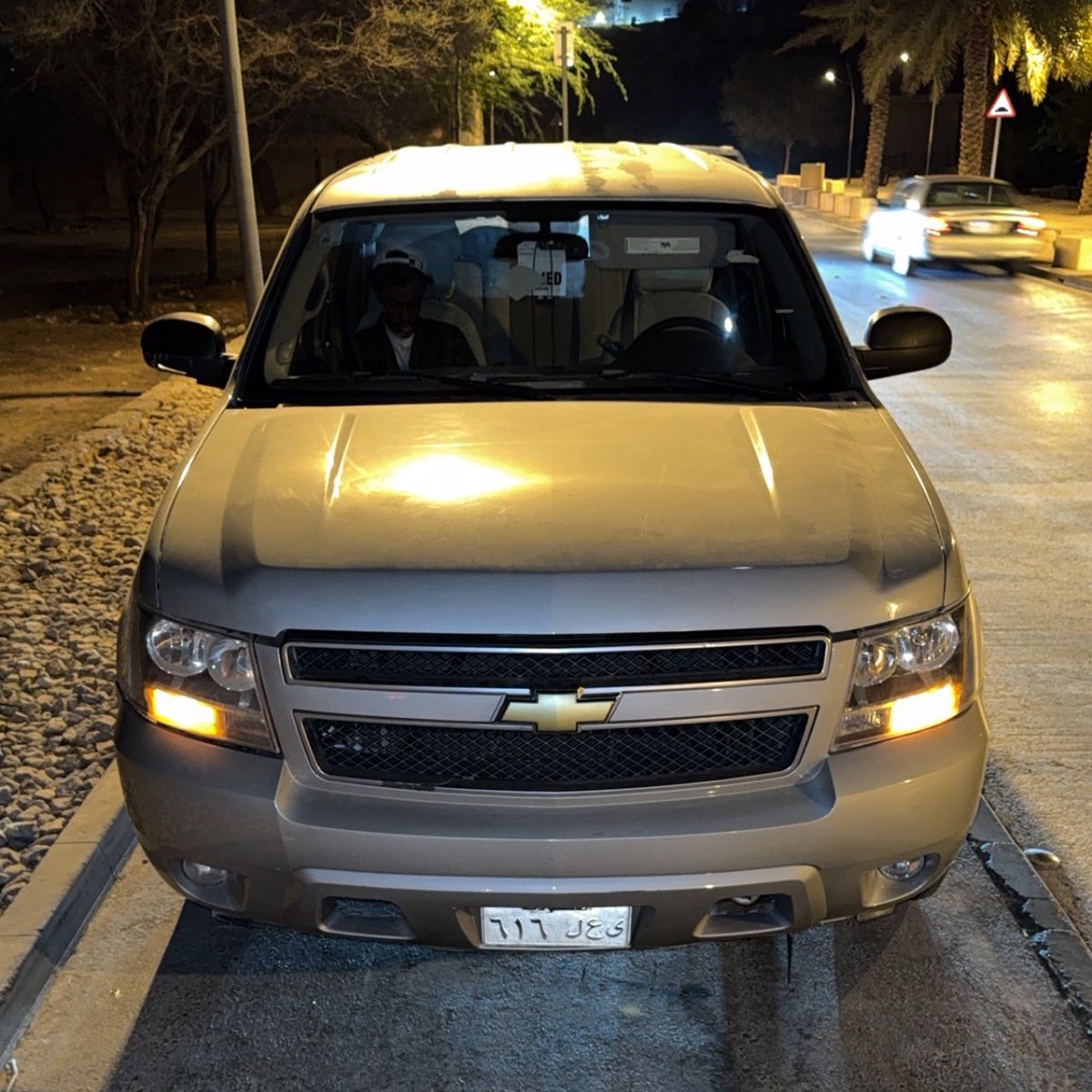 لاصرت مستانس وعايش حياتك
فلا عليك من العرب وش يقولون !

إكسب رضا ربك وإحفظ صلاتك
ومالك ومال الناس صاحي ومجنون!!