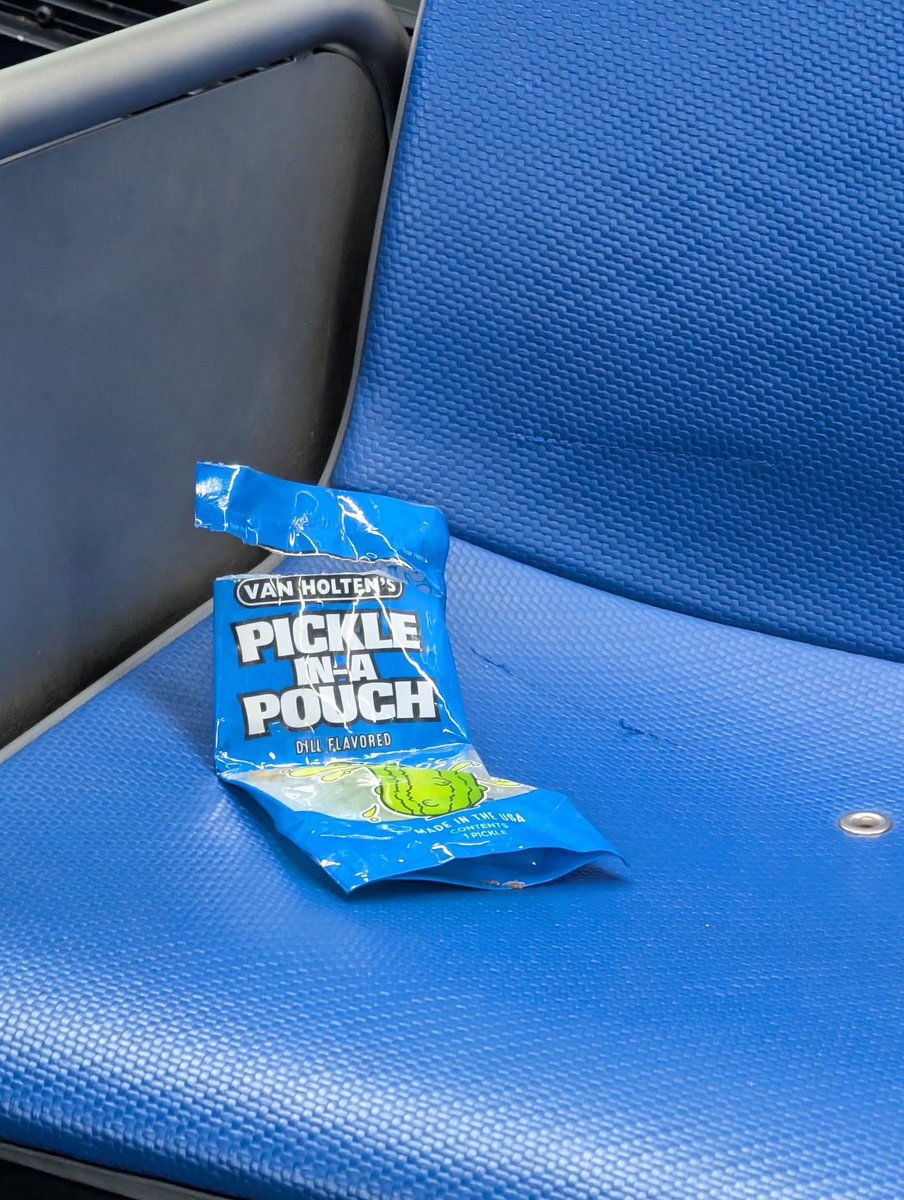 trashndgarbage's tweet image. Kind of giving Jenna (my roommate who likes pickles) submission by @leilanihancock