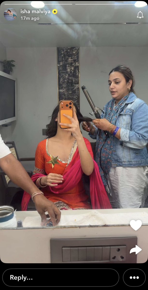 kb__2000's tweet image. Elvish -isha won their first star⭐ 
#LaughterChefs #ElvishYadav #IshaMalviya