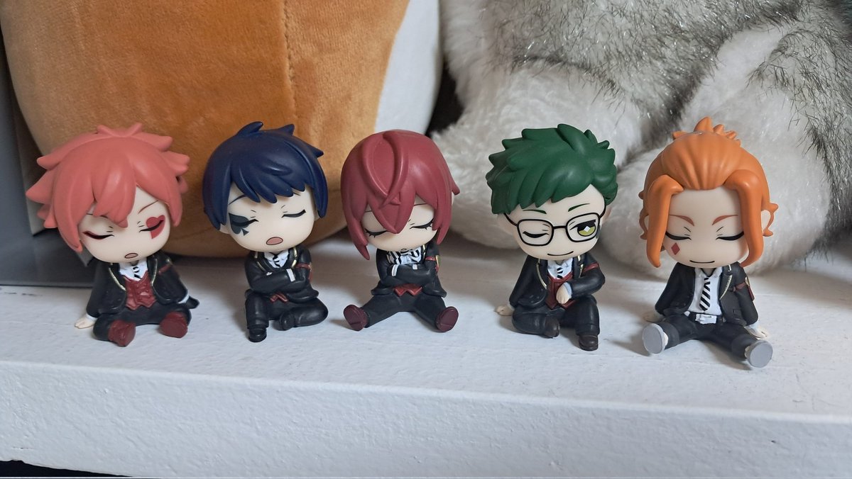 KatKitCat's tweet image. Thank you Korean TWST market I now have the full Heartslabuyl set! OwO💕
#twst #twistedwonderland