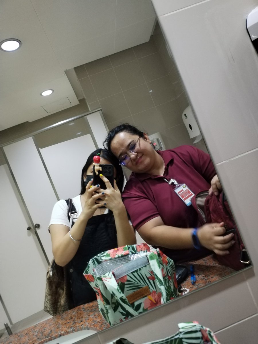 celbabejes18's tweet photo. friends forever my friend https://t.co/Kz4ogRAObI