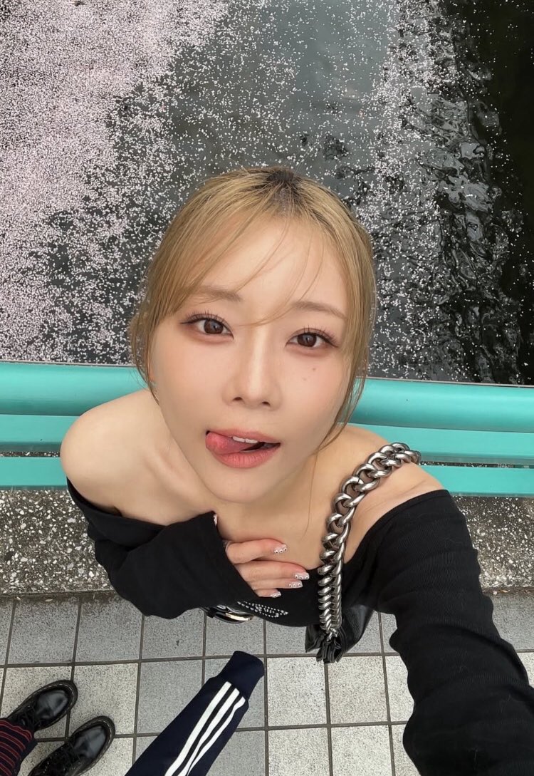 muu_saikyo's tweet photo. 脳みそほじほじのお時間ですよ〜♡
おちんちんにじわじわ快感流し込まれてぇ♡脳みそどろどろに溶かしちゃおうねぇ♡
上手に溶かせたらむーが頭の中に手突っ込んでぐちゃぐちゃにかき混ぜてあげま〜す♡
#貼り合い https://t.co/MgDWCTg82G